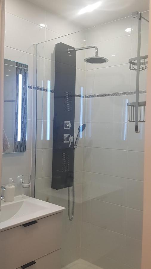 קאבורג Cosy Appartement Dans Une Villa Avec Piscine, Proche Du Centre Et De La Mer מראה חיצוני תמונה