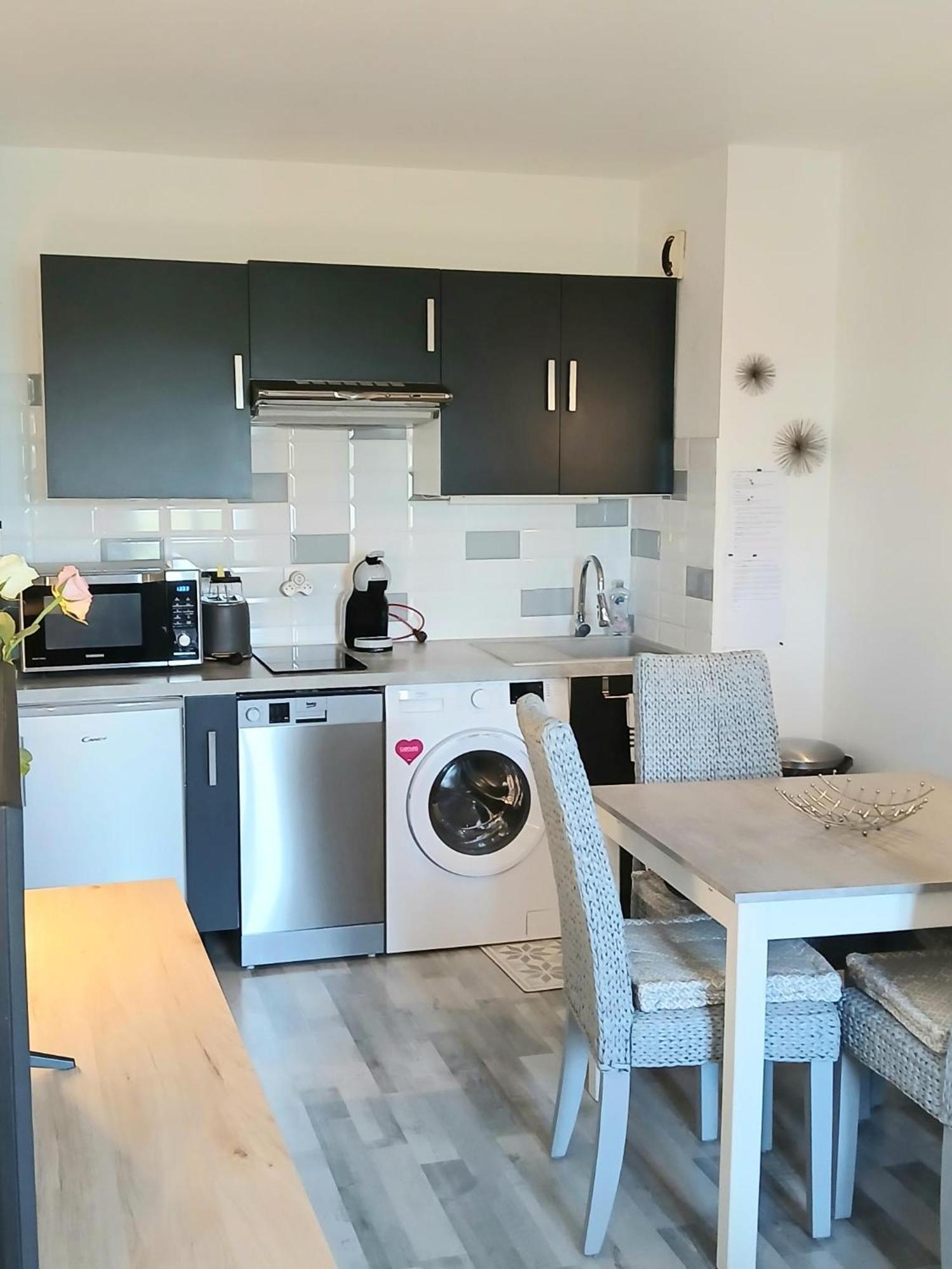 קאבורג Cosy Appartement Dans Une Villa Avec Piscine, Proche Du Centre Et De La Mer מראה חיצוני תמונה